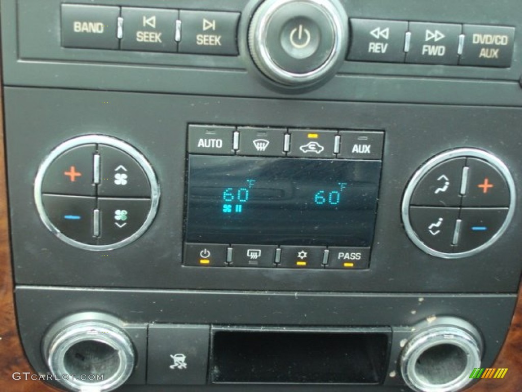 2007 Chevrolet Suburban 1500 LT 4x4 Controls Photo #50939943