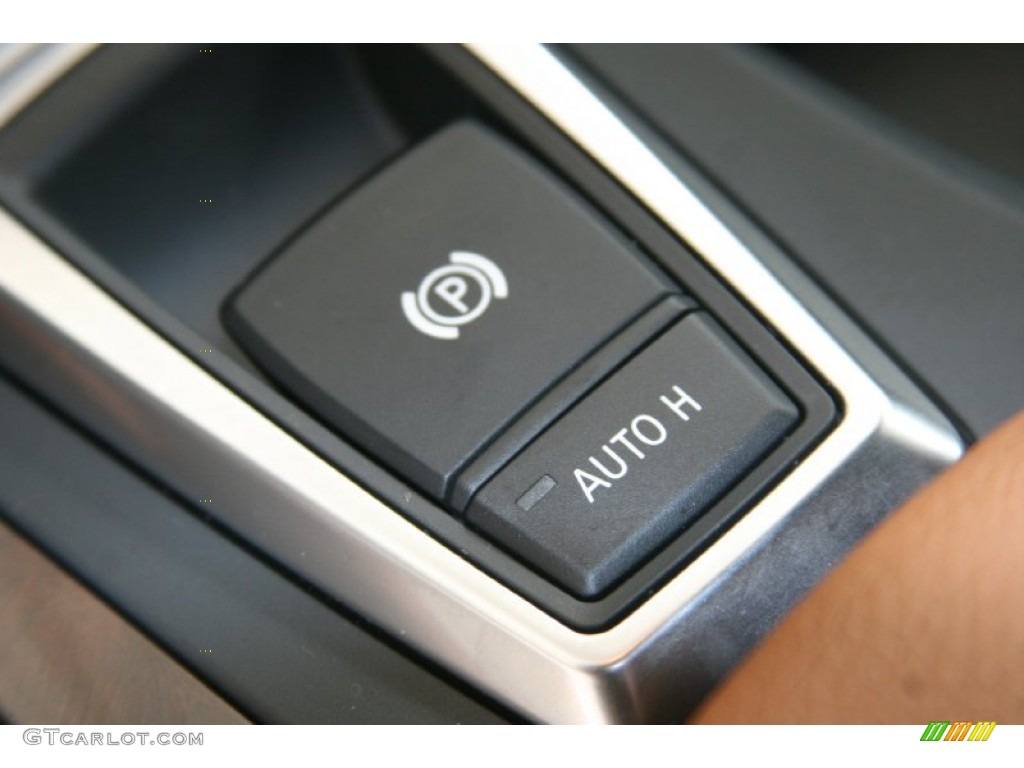 2010 BMW X5 xDrive35d Controls Photo #50942712