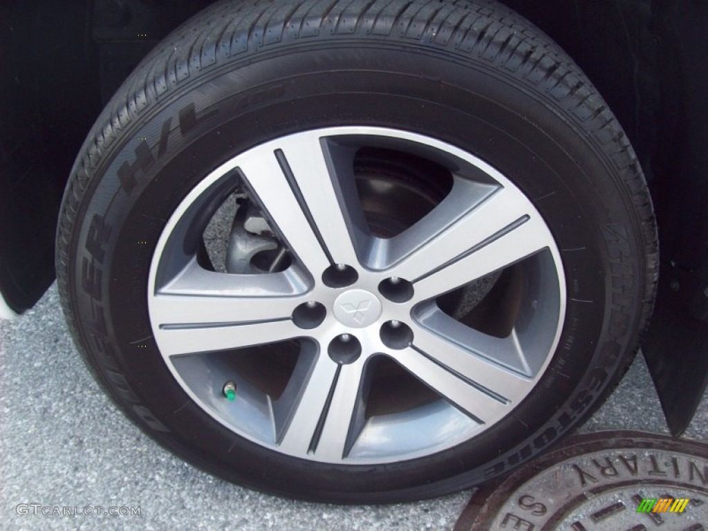 2010 Mitsubishi Endeavor SE Wheel Photo #50942991