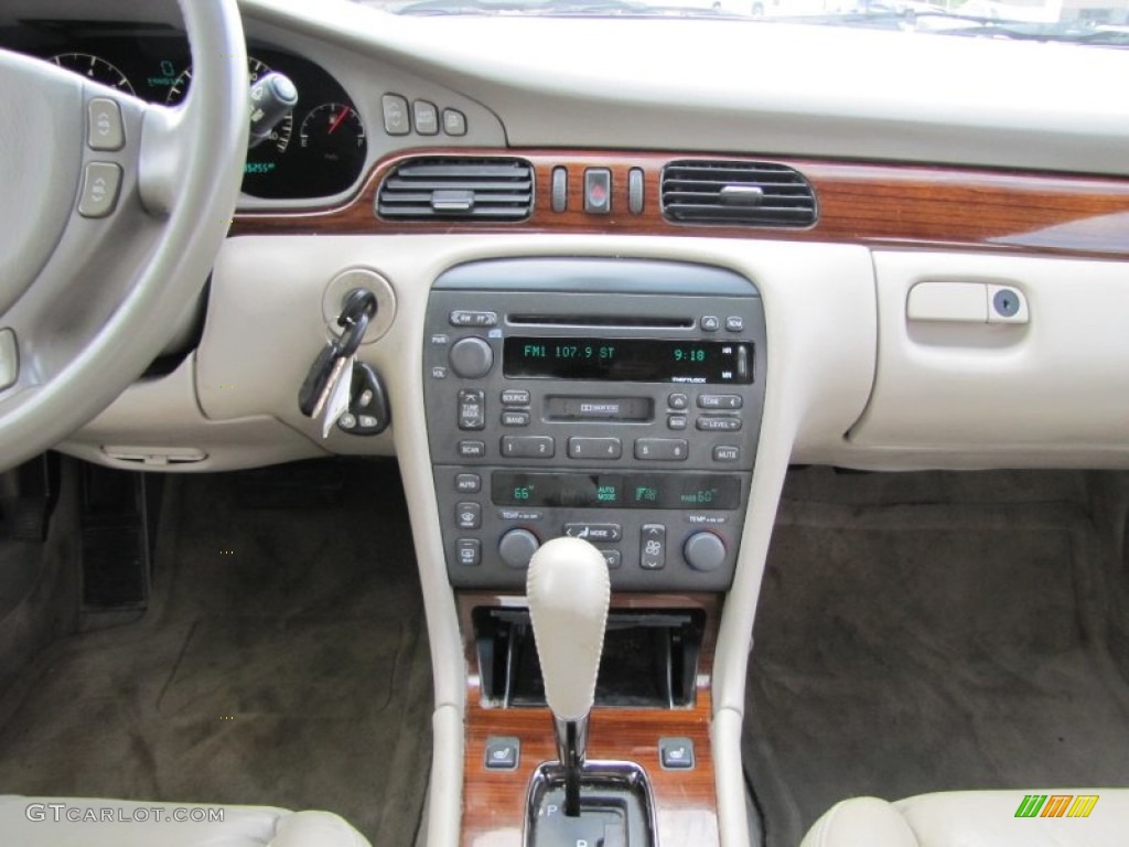 2001 Cadillac Seville SLS Controls Photo #50943096