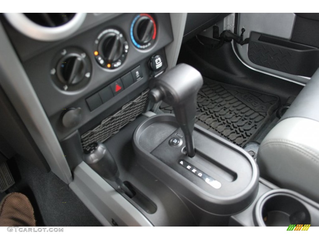 2010 Jeep Wrangler Unlimited Sahara 4x4 4 Speed Automatic Transmission Photo #50943561