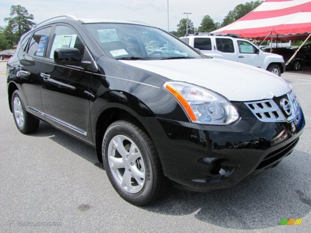 2011 Rogue SV - Wicked Black / Black photo #7