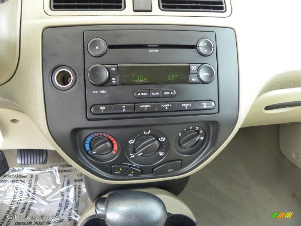 2006 Ford Focus ZXW SE Wagon Controls Photo #50949885