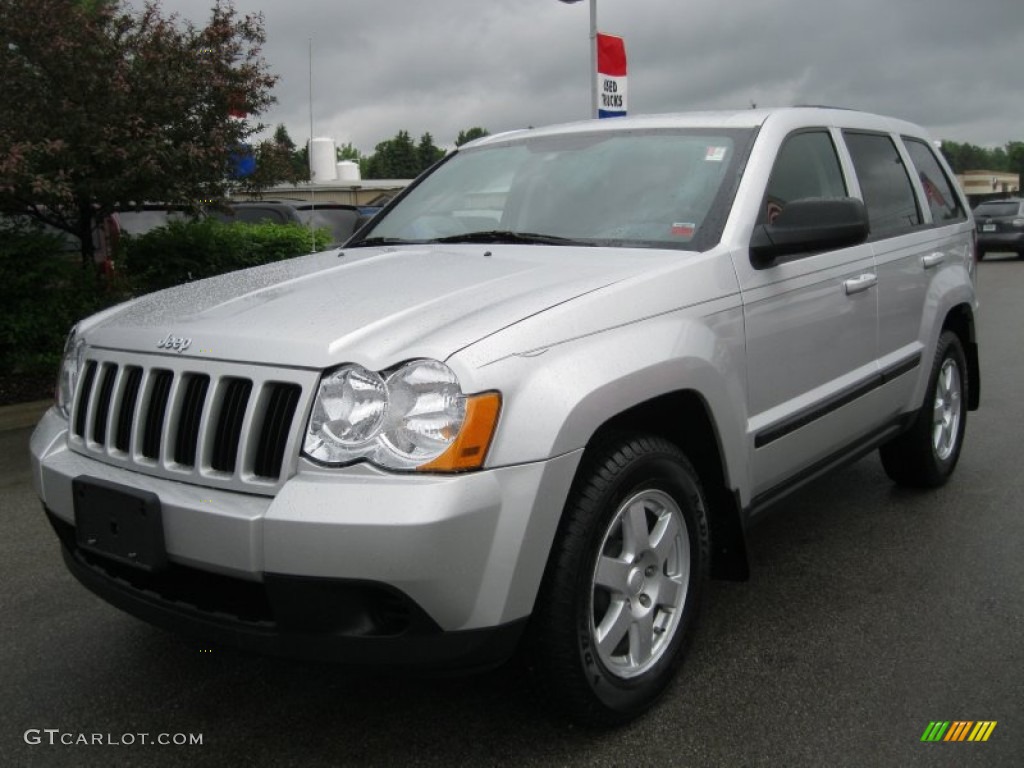 2008 Grand Cherokee Laredo 4x4 - Bright Silver Metallic / Dark Slate Gray/Light Graystone photo #1