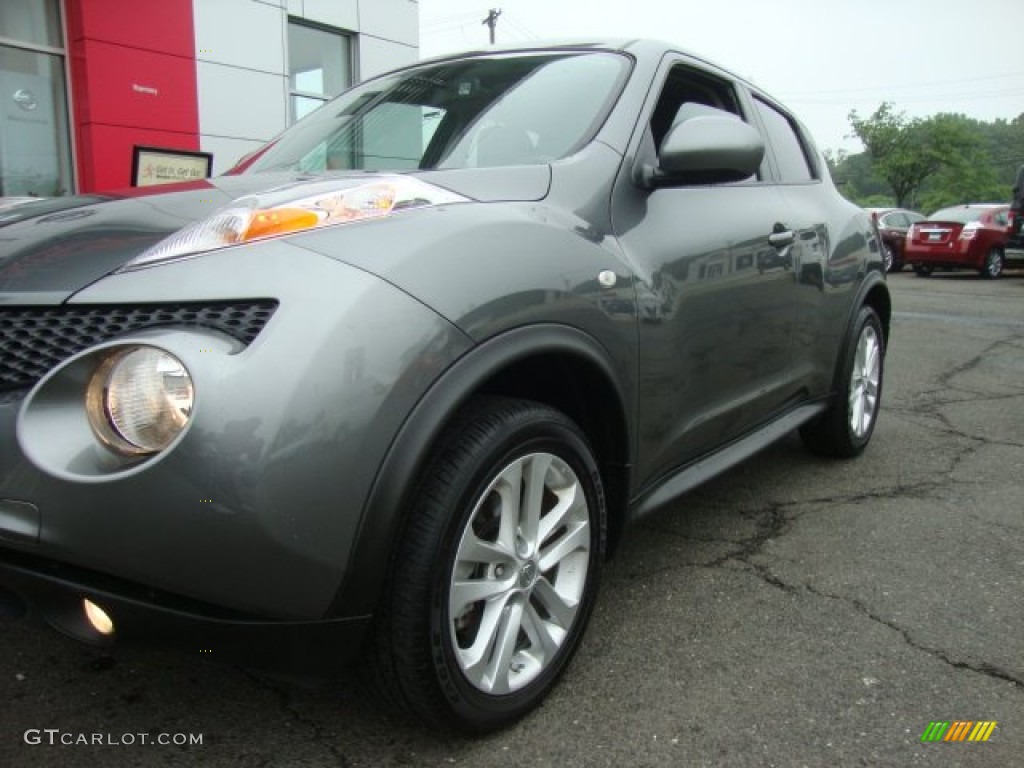 2011 Juke SL AWD - Gun Metallic / Black/Red w/Red Trim photo #2