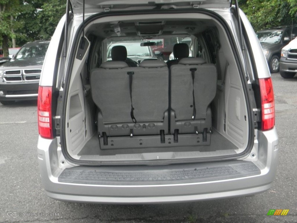 2009 Chrysler Town & Country Touring Trunk Photo #50959455