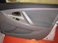 Super White - Camry SE Photo No. 24