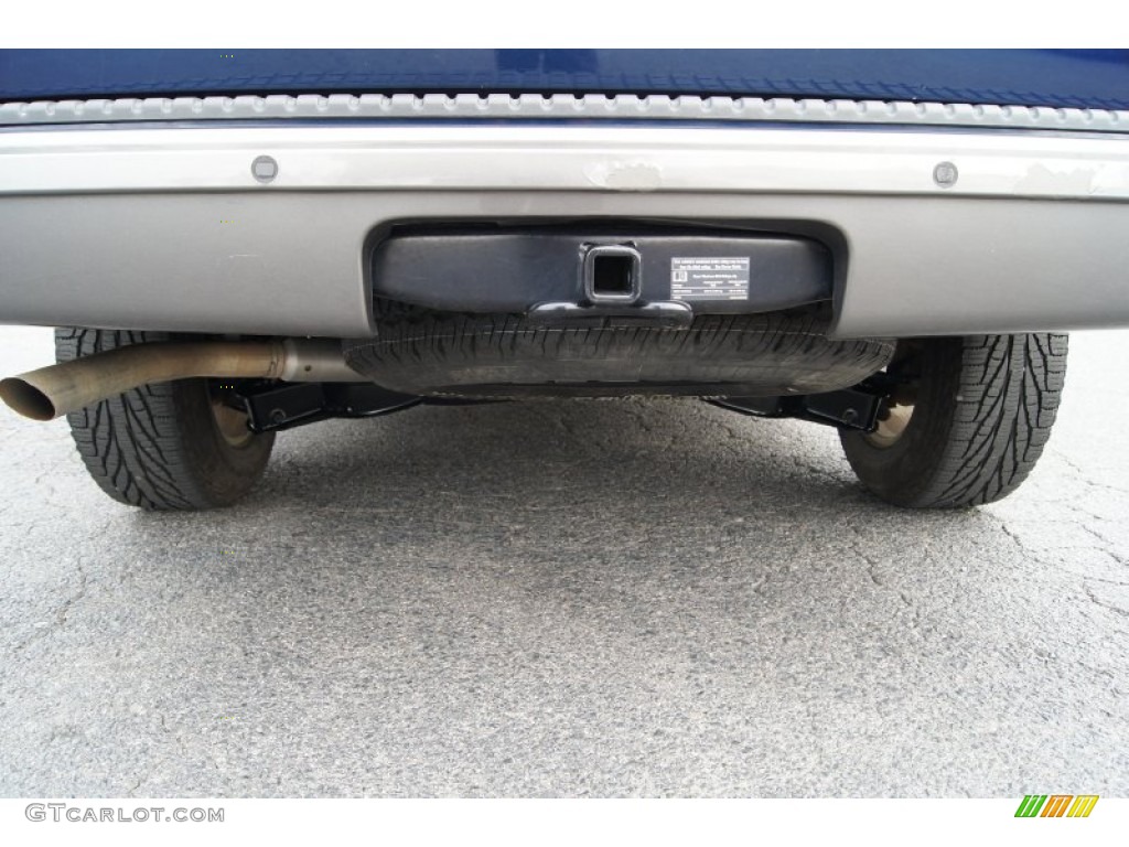 2004 Explorer XLT 4x4 - Dark Blue Pearl Metallic / Graphite photo #22