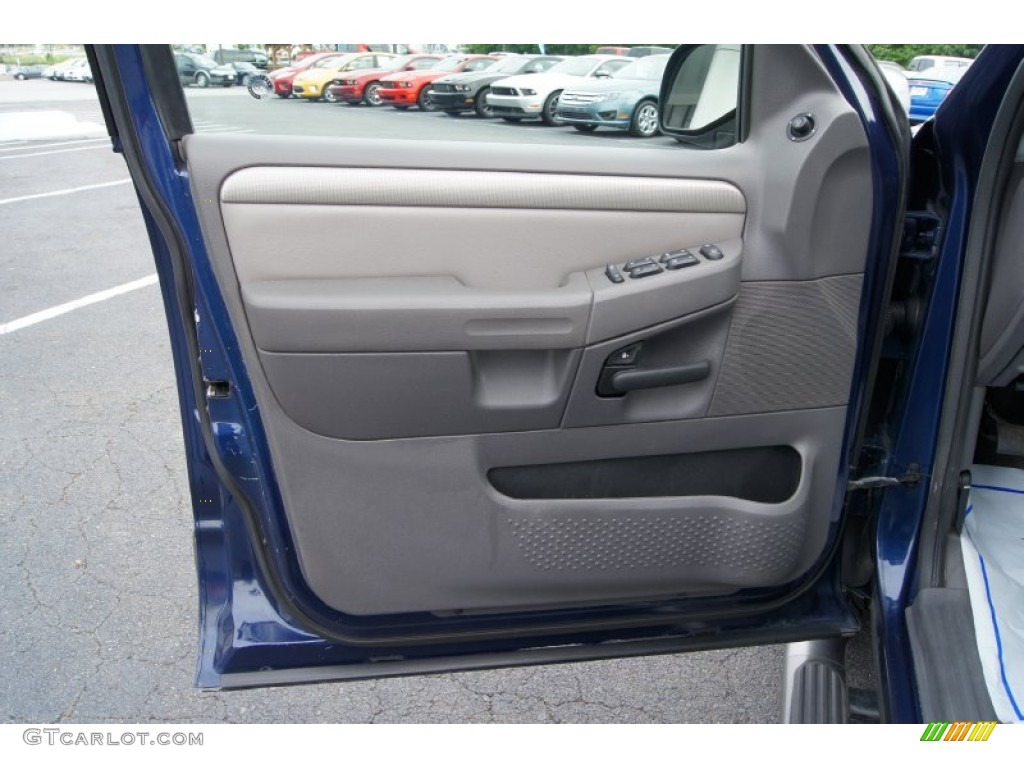 2004 Explorer XLT 4x4 - Dark Blue Pearl Metallic / Graphite photo #24