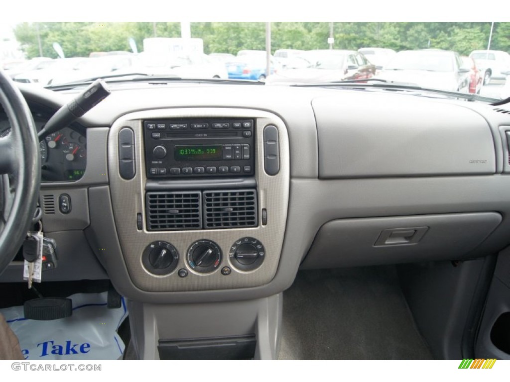 2004 Explorer XLT 4x4 - Dark Blue Pearl Metallic / Graphite photo #36