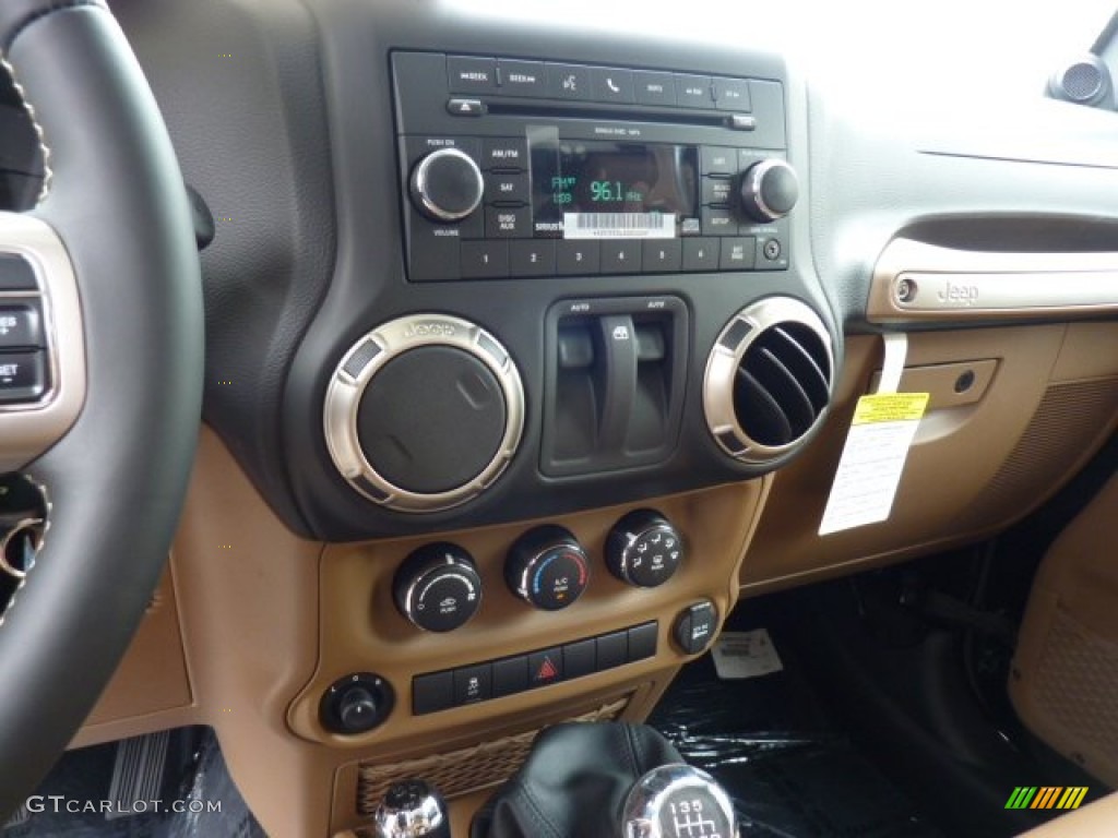 2011 Wrangler Mojave 4x4 - Black / Black/Dark Saddle photo #21