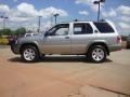 2001 Sahara Beige Metallic Nissan Pathfinder SE 4x4  photo #6