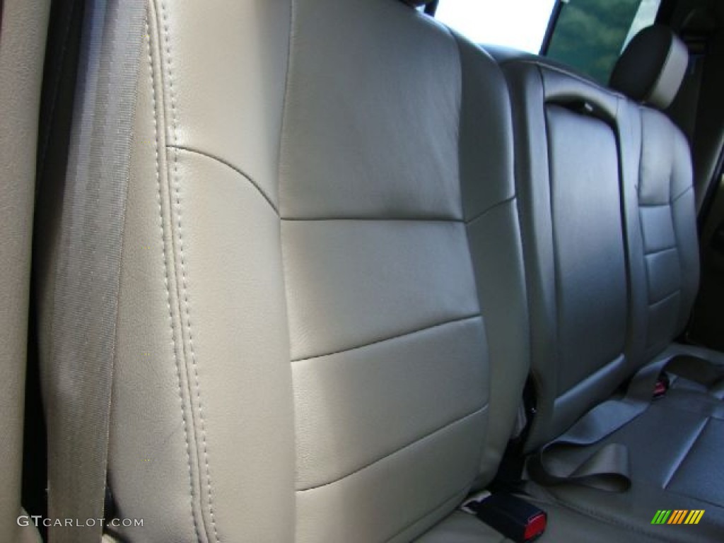 2006 F350 Super Duty Lariat Crew Cab 4x4 - Medium Wedgewood Blue Metallic / Tan photo #17