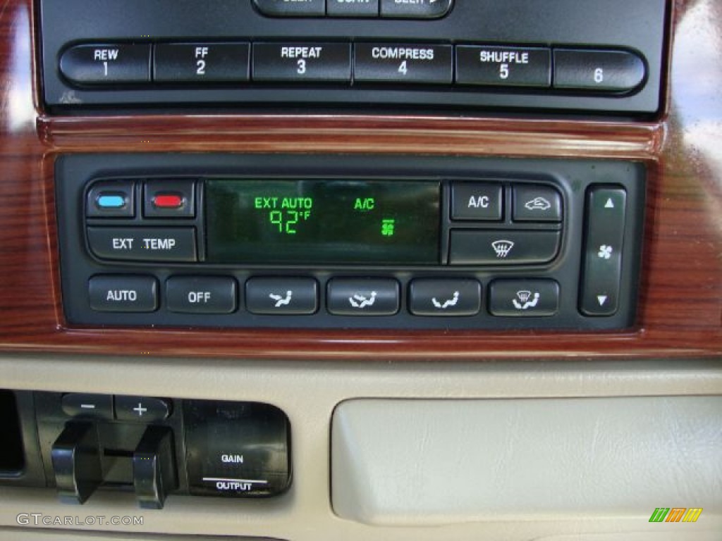 2006 F350 Super Duty Lariat Crew Cab 4x4 - Medium Wedgewood Blue Metallic / Tan photo #25