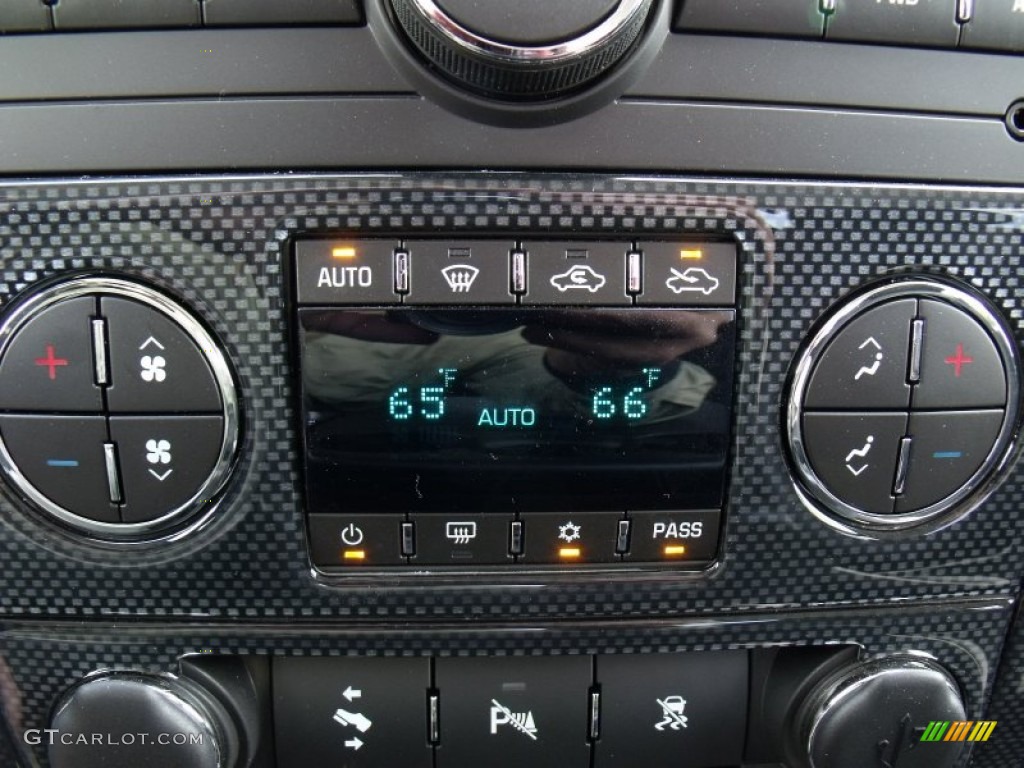 2010 GMC Sierra 2500HD SLE Crew Cab 4x4 Controls Photo #50978032