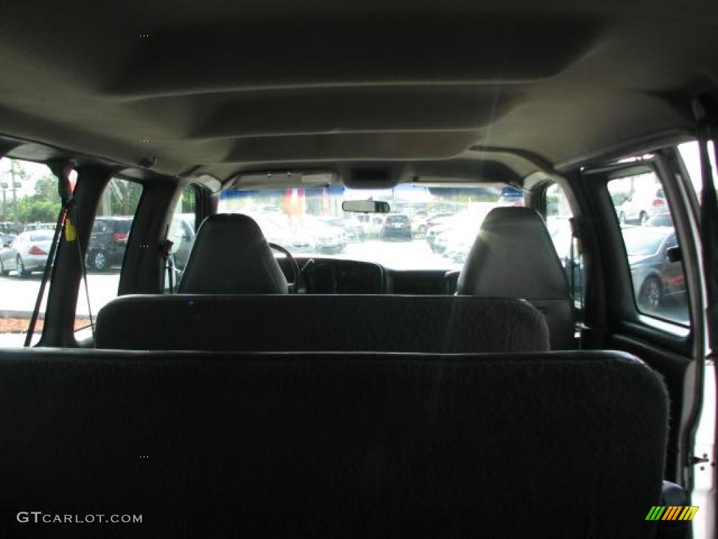 2001 Express 3500 LS Extended Passenger Van - White / Medium Gray photo #17