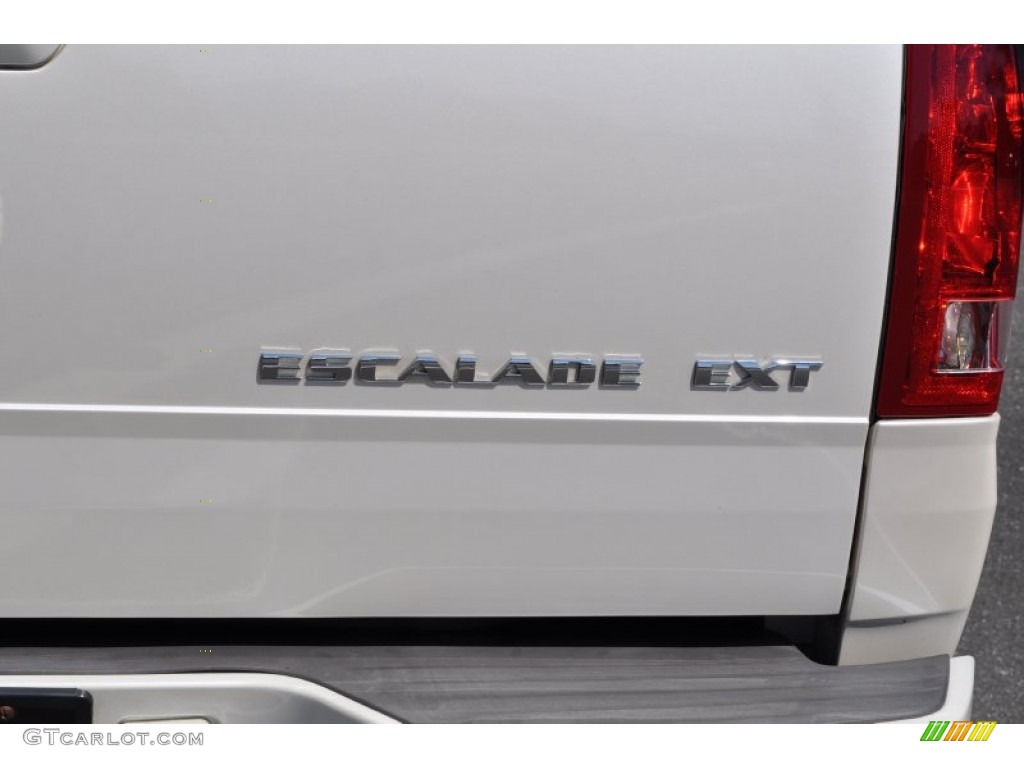 2003 Cadillac Escalade EXT AWD Marks and Logos Photos