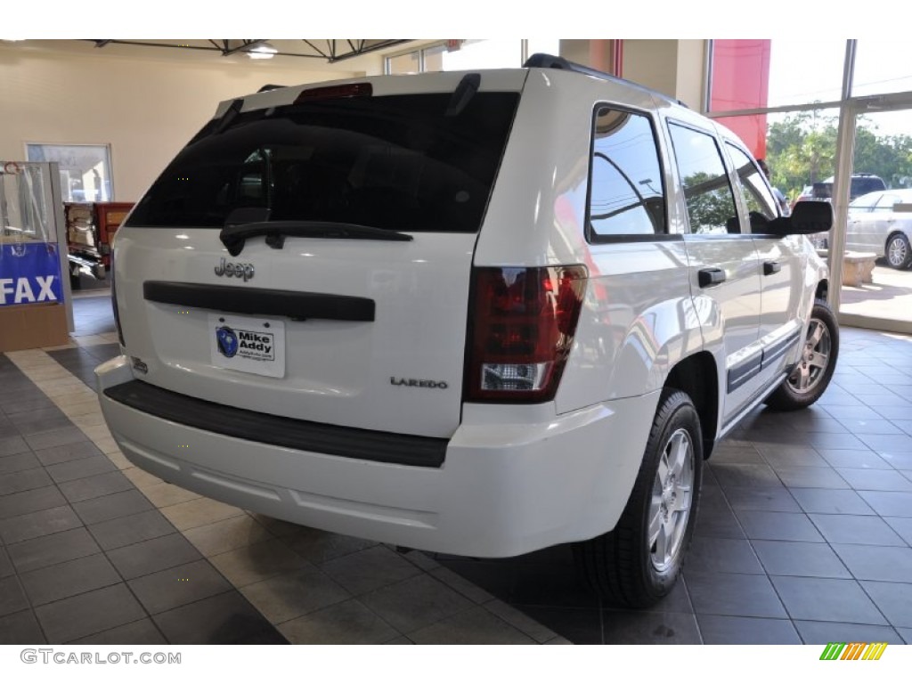 2005 Grand Cherokee Laredo - Stone White / Medium Slate Gray photo #4