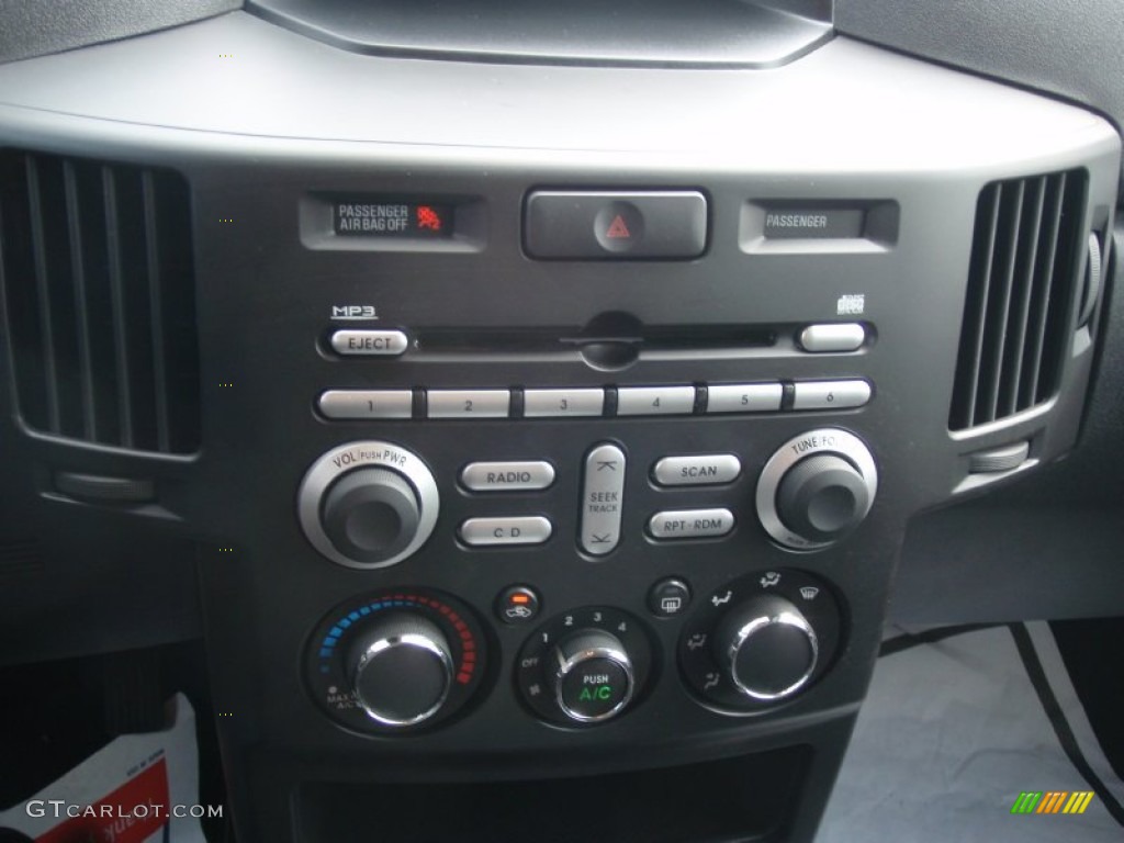 2010 Mitsubishi Endeavor LS AWD Controls Photo #51004186