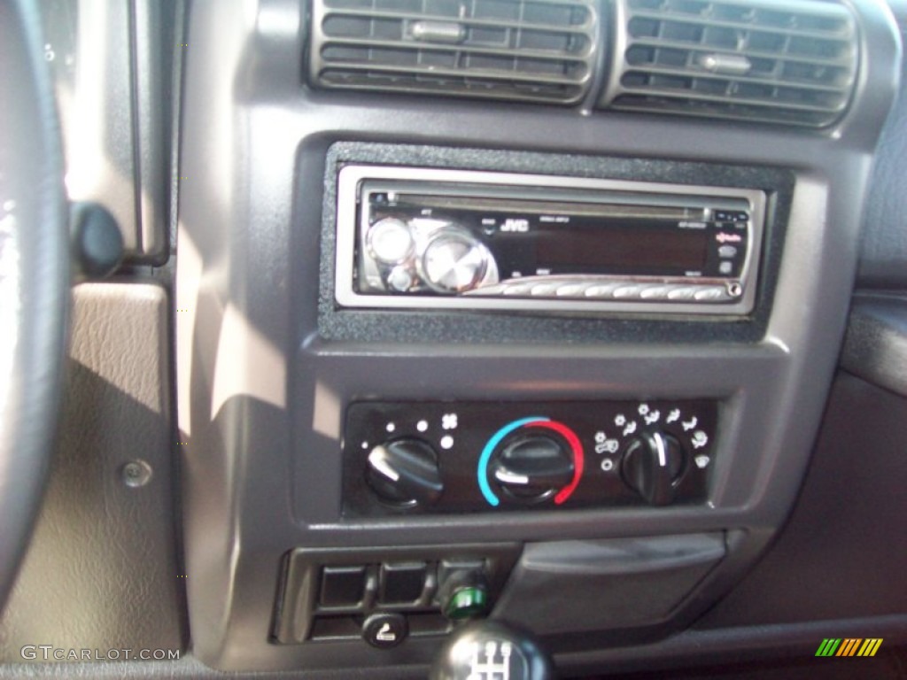 2002 Wrangler X 4x4 - Black / Camel Beige photo #11