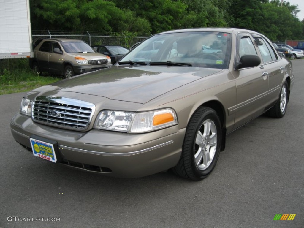 2004 Crown Victoria LX - Arizona Beige Metallic / Medium Parchment photo #1