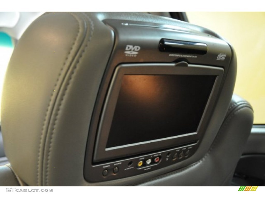 2003 Suburban 1500 Z71 4x4 - Black / Gray/Dark Charcoal photo #4