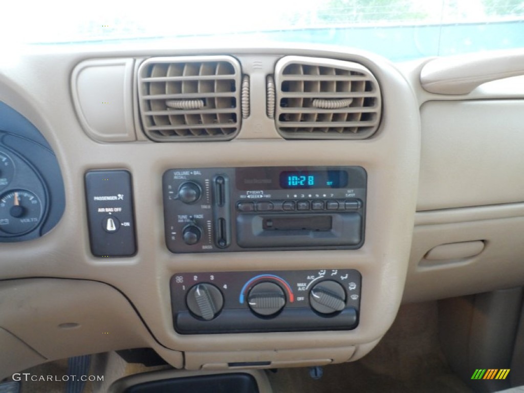 1999 Chevrolet S10 LS Regular Cab Controls Photo #51011773