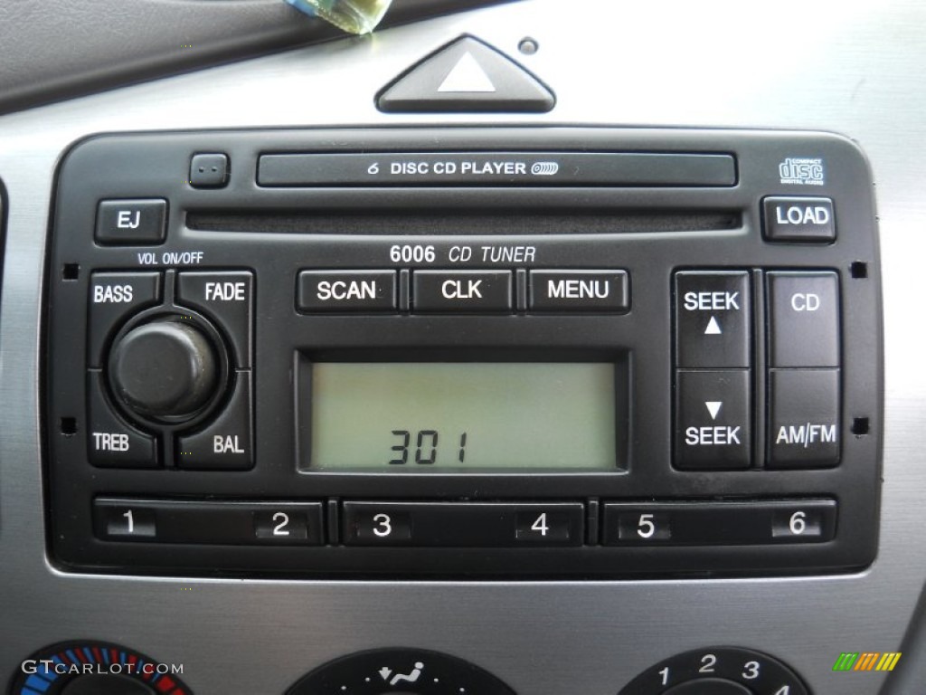 2002 Ford Focus ZX5 Hatchback Controls Photo #51012445