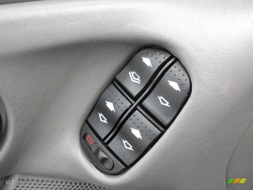 2002 Ford Focus ZX5 Hatchback Controls Photos