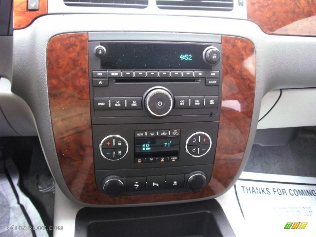 2010 Chevrolet Avalanche LT Controls Photo #51022015
