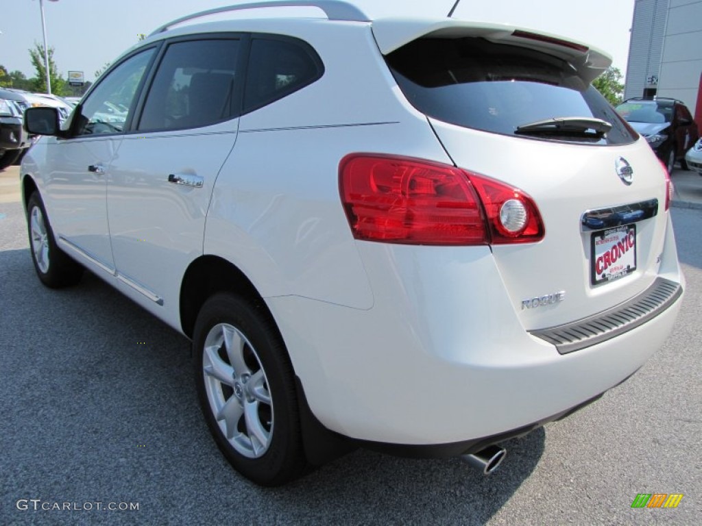 2011 Rogue SV - Pearl White / Gray photo #3