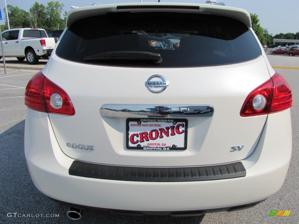2011 Rogue SV - Pearl White / Gray photo #4