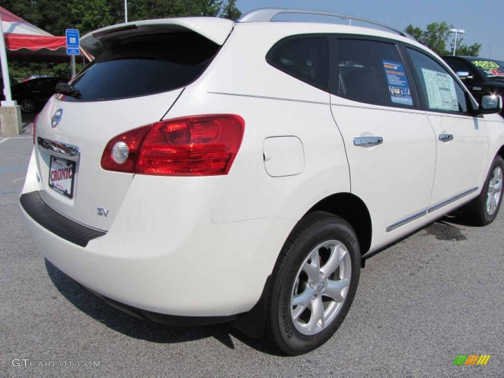 2011 Rogue SV - Pearl White / Gray photo #5