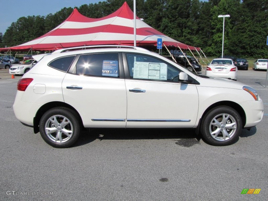 2011 Rogue SV - Pearl White / Gray photo #6