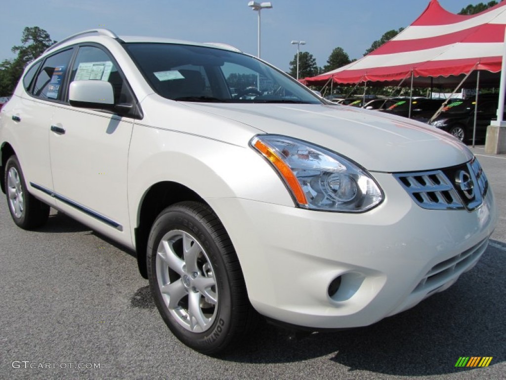 2011 Rogue SV - Pearl White / Gray photo #7