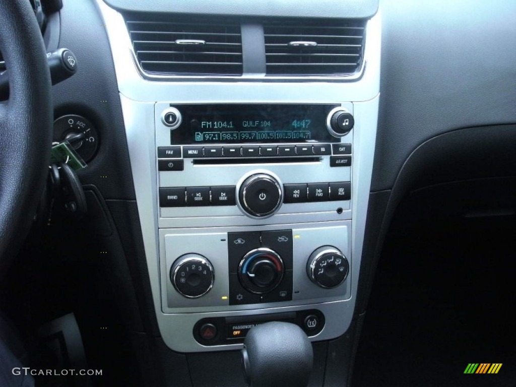 2011 Chevrolet Malibu LT Controls Photo #51022927