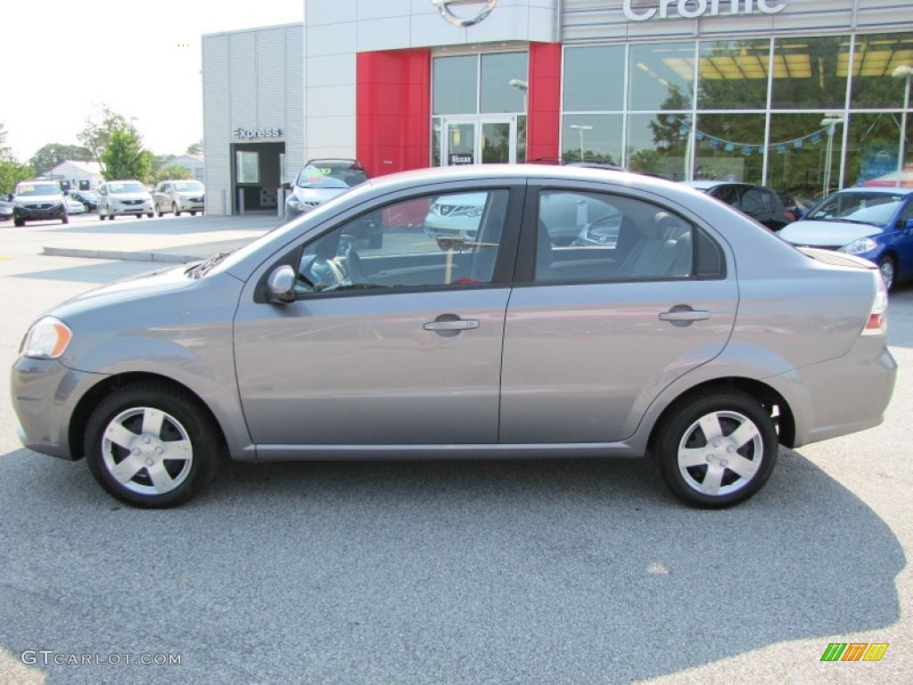 2010 Aveo LT Sedan - Medium Gray / Charcoal photo #2