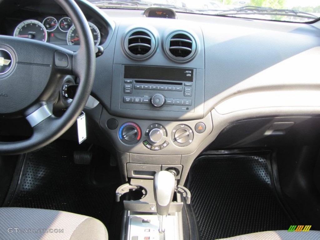 2010 Aveo LT Sedan - Medium Gray / Charcoal photo #15