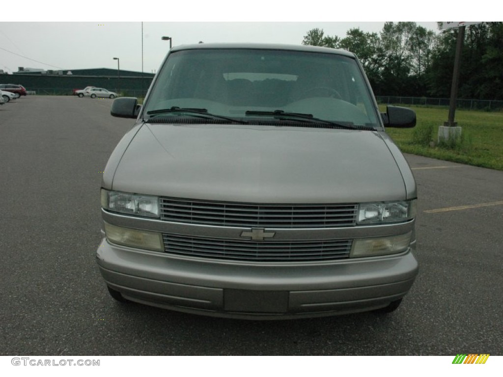 2001 Astro AWD Passenger Van - Light Pewter Metallic / Pewter photo #2