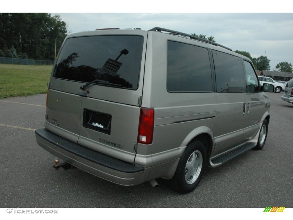 2001 Astro AWD Passenger Van - Light Pewter Metallic / Pewter photo #6