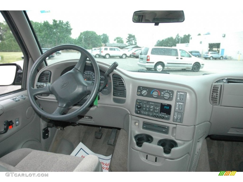 2001 Astro AWD Passenger Van - Light Pewter Metallic / Pewter photo #8