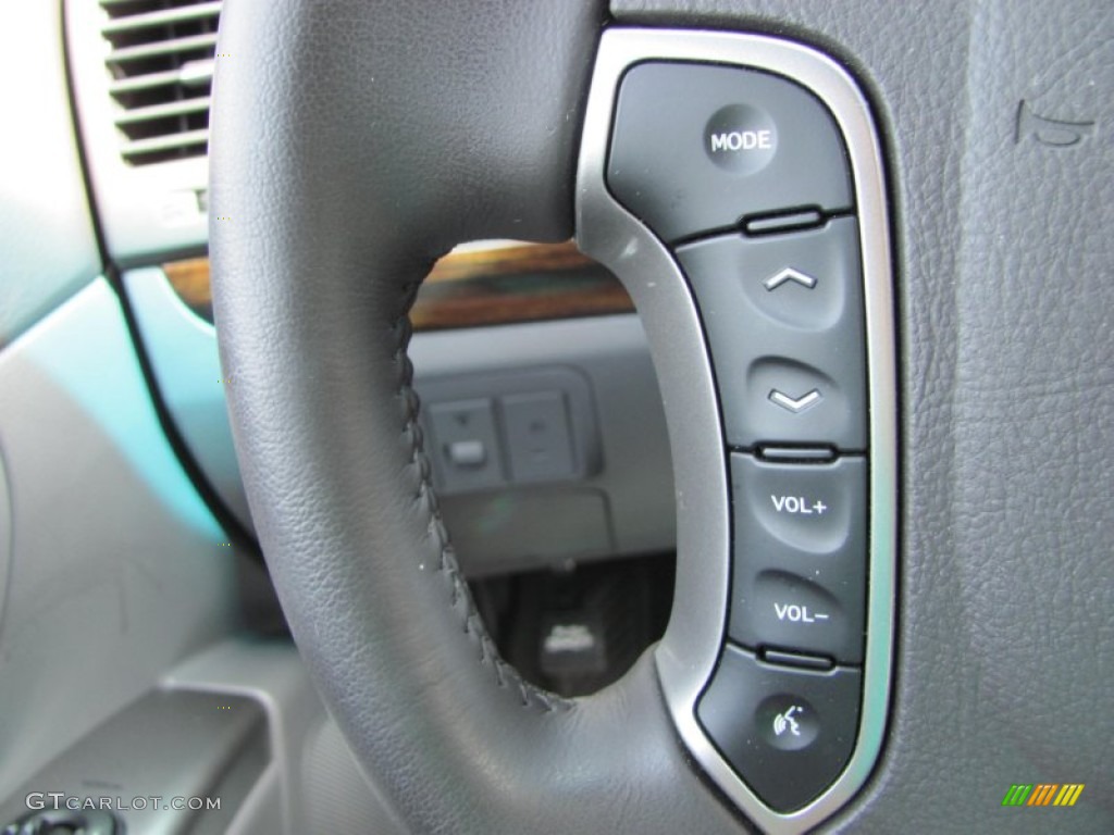 2010 Hyundai Santa Fe SE 4WD Controls Photo #51028498