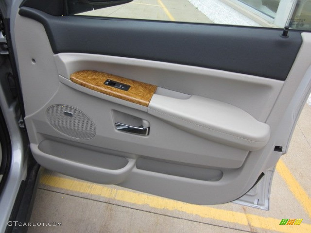 2008 Grand Cherokee Limited 4x4 - Bright Silver Metallic / Dark Khaki/Light Graystone photo #17