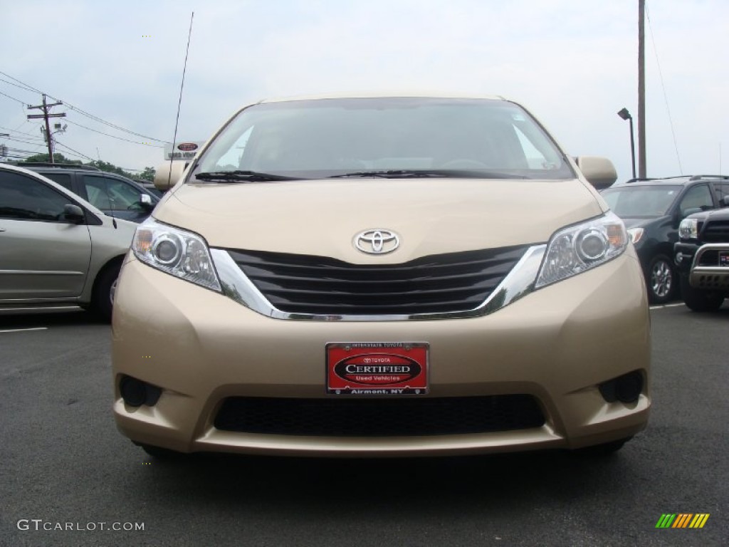 2011 Sienna LE - Sandy Beach Metallic / Light Gray photo #2