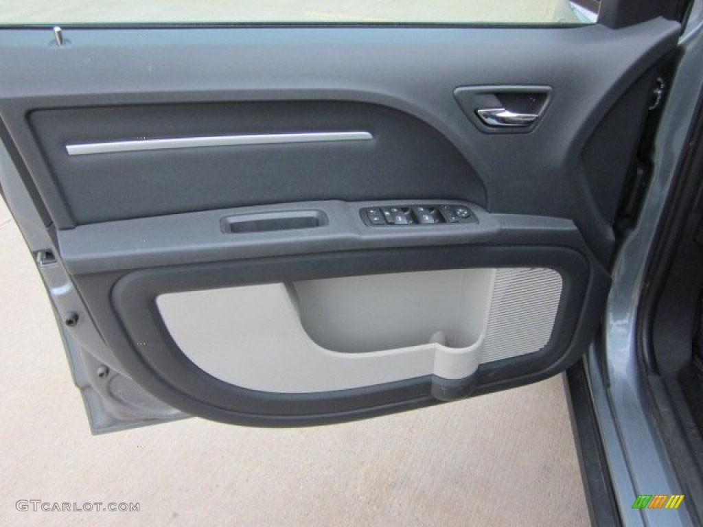 2009 Dodge Journey SXT Dark Slate Gray/Light Graystone Door Panel Photo #51030646
