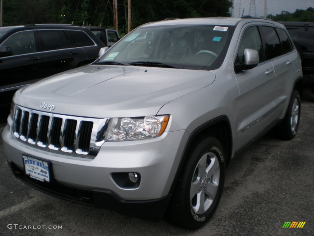 2011 Grand Cherokee Laredo X Package 4x4 - Bright Silver Metallic / Dark Graystone/Medium Graystone photo #1