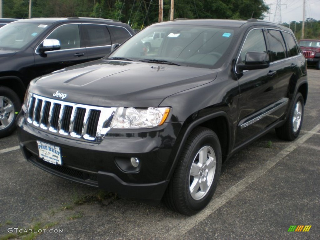 2011 Grand Cherokee Laredo 4x4 - Brilliant Black Crystal Pearl / Black photo #1