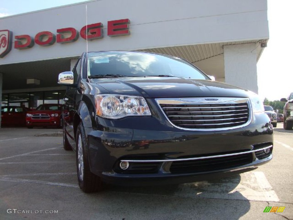 2011 Town & Country Touring - L - Dark Charcoal Pearl / Black/Light Graystone photo #1