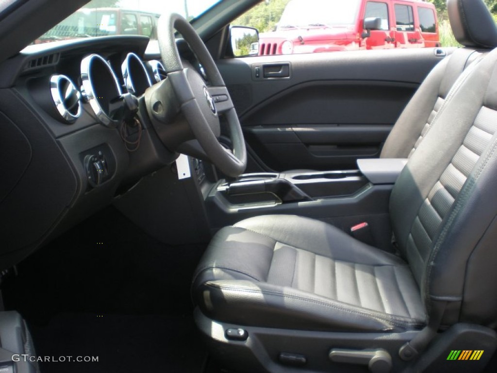 Dark Charcoal Interior 2006 Ford Mustang GT Premium Convertible Photo #51033589