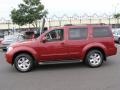 Red Brawn - Pathfinder SE 4x4 Photo No. 4